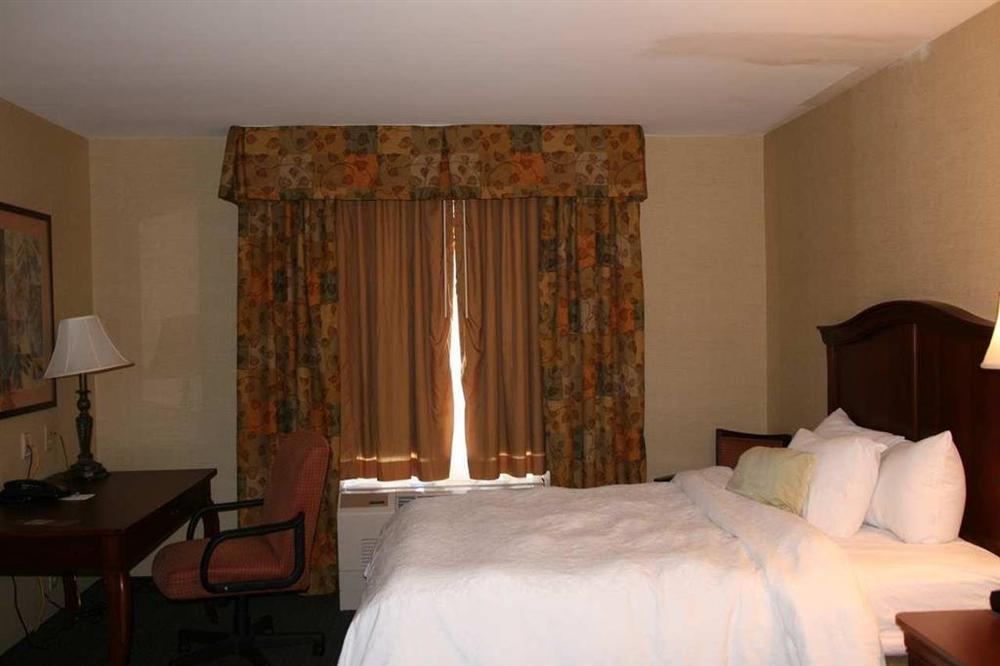 Hampton By Hilton Brattleboro Exterior foto